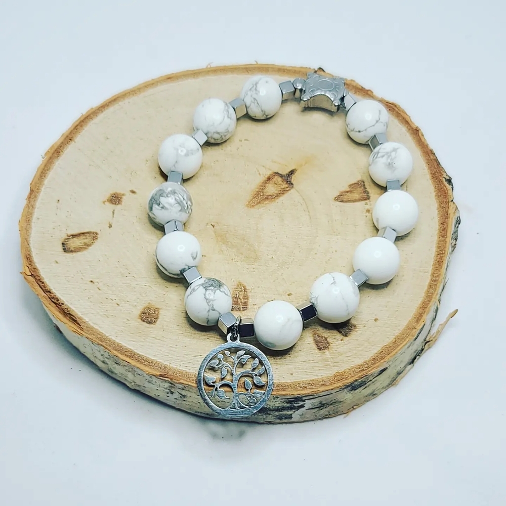 Howlite , Hematite, Tree of Lufe Charm bracelet 10 mm